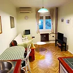 Weekly&less Near Campus With Fast Wi-fi And Free Parking Lejlighed Rijeka