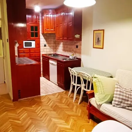 Apartman Weekly&less Near Campus With Fast Wi-fi And Free Parking