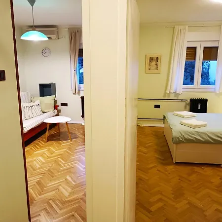 Apartment Weekly&less Near Campus With Fast Wi-fi And Free Parking