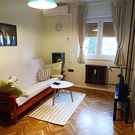 Weekly&less Near Campus With Fast Wi-fi And Free Parking Apartment