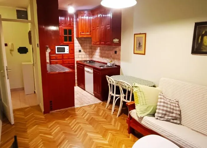 Apartament Weekly&less Near Campus With Fast Wi-fi And Free Parking
